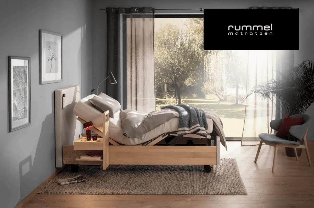 MY_CARE_BED_Verstellung_Milieue_Header_Totale_1080p-webp-1920×1280 - 08-09-2026_15_35 (1).png